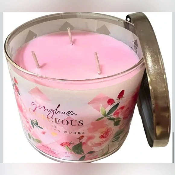 Bath & Body Works Gingham Gorgeous 3-Wick Candle - 2023 New Scent - RARE - Picture 3 of 3